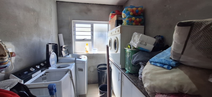 4 Bedroom Property for Sale in Grassy Park Western Cape